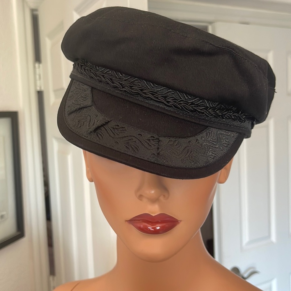 LIKE NEW SCALA “Greek fisherman’s cap”. Black, red interior. Size L. EXCELLENT.
